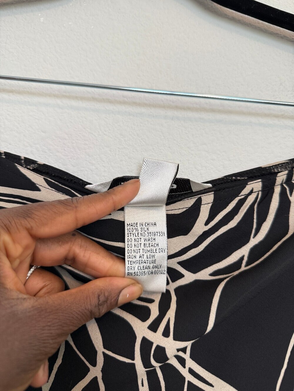 Nygard Collection Black and Beige Abstract Print Silk Skirt Size 16 - Picture 4 of 6